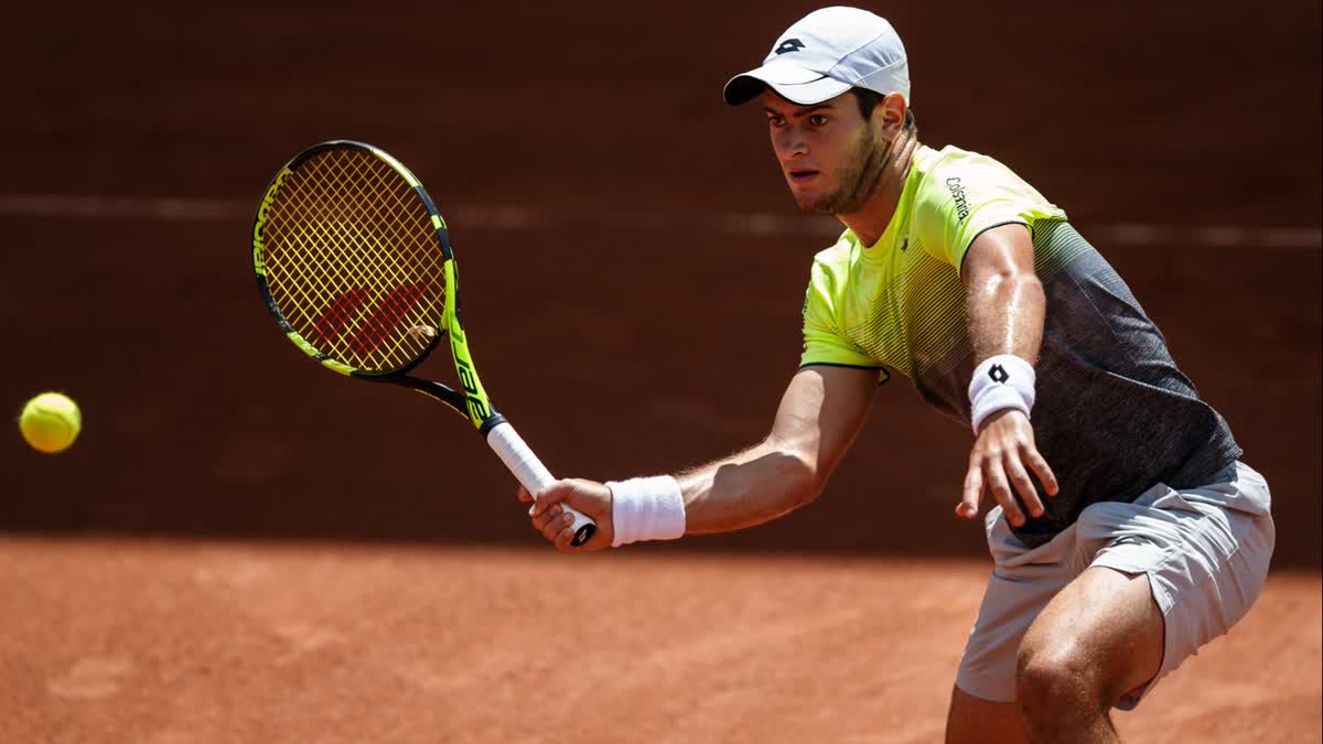 نيكولاس ميخيا