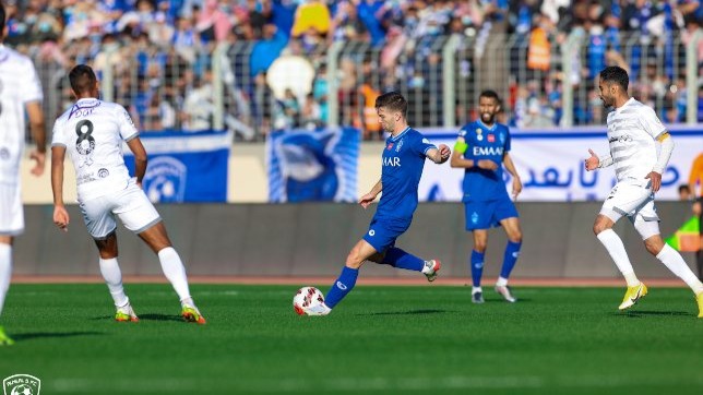 مباراة الهلال والطائي