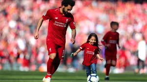 محمد صلاح وابنته 