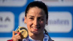 السباحة السويسرية ليزا مامي