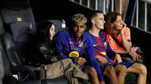 لامين يامال ونيكول 