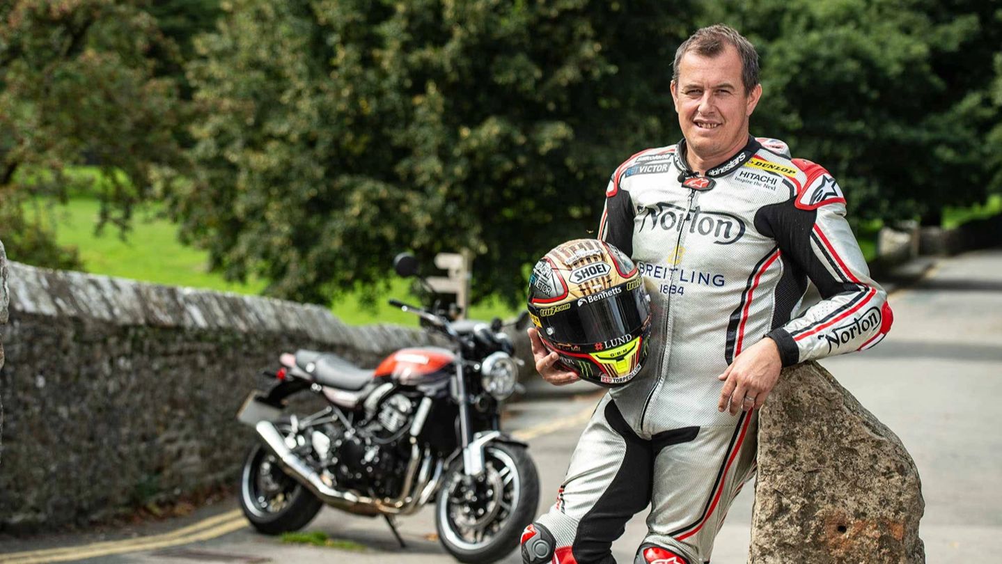 متسابق الدراجات النارية البريطاني جون ماكغينيس