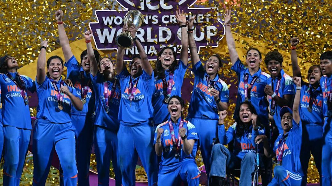 سيدات الهند يتوجن