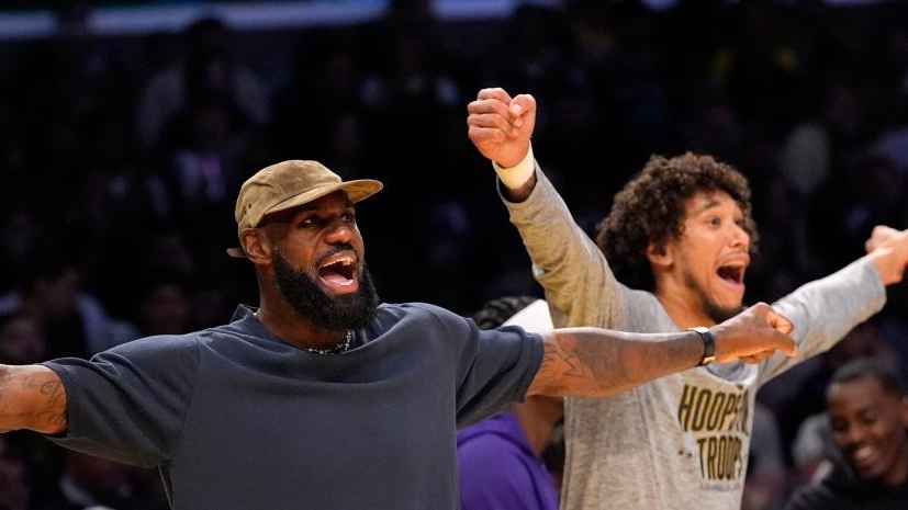 ليبرون جيمس مع جاكسون هايز