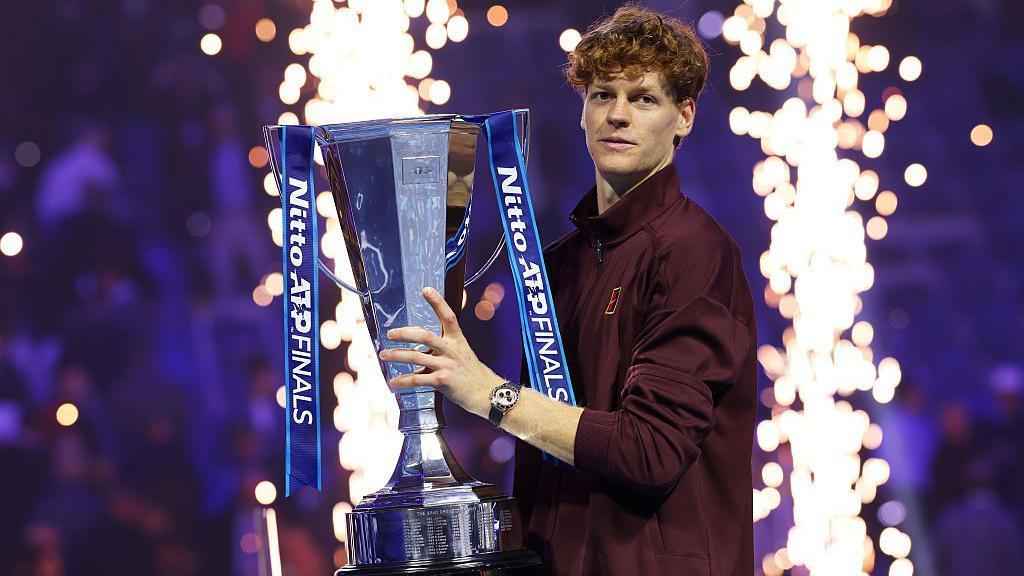 يانيك سينر يفوز بالبطولة الختامية