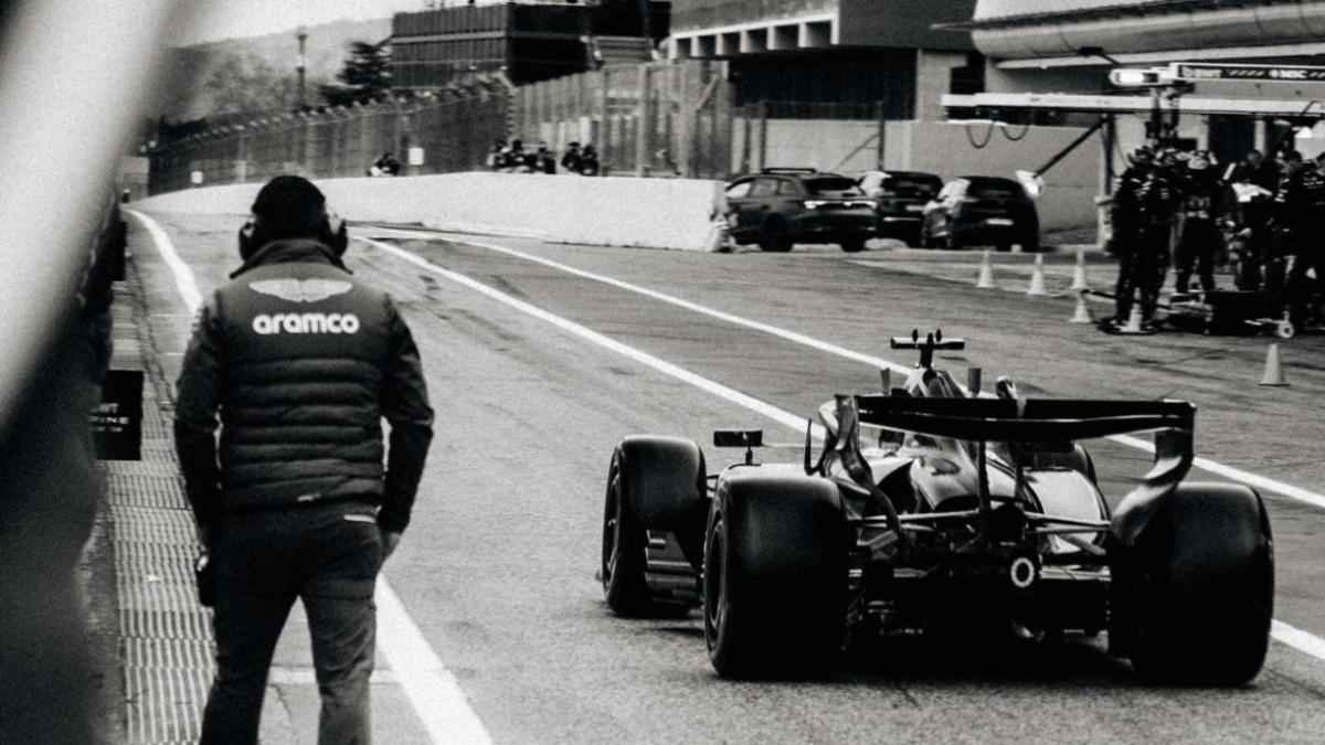 أستون مارتن